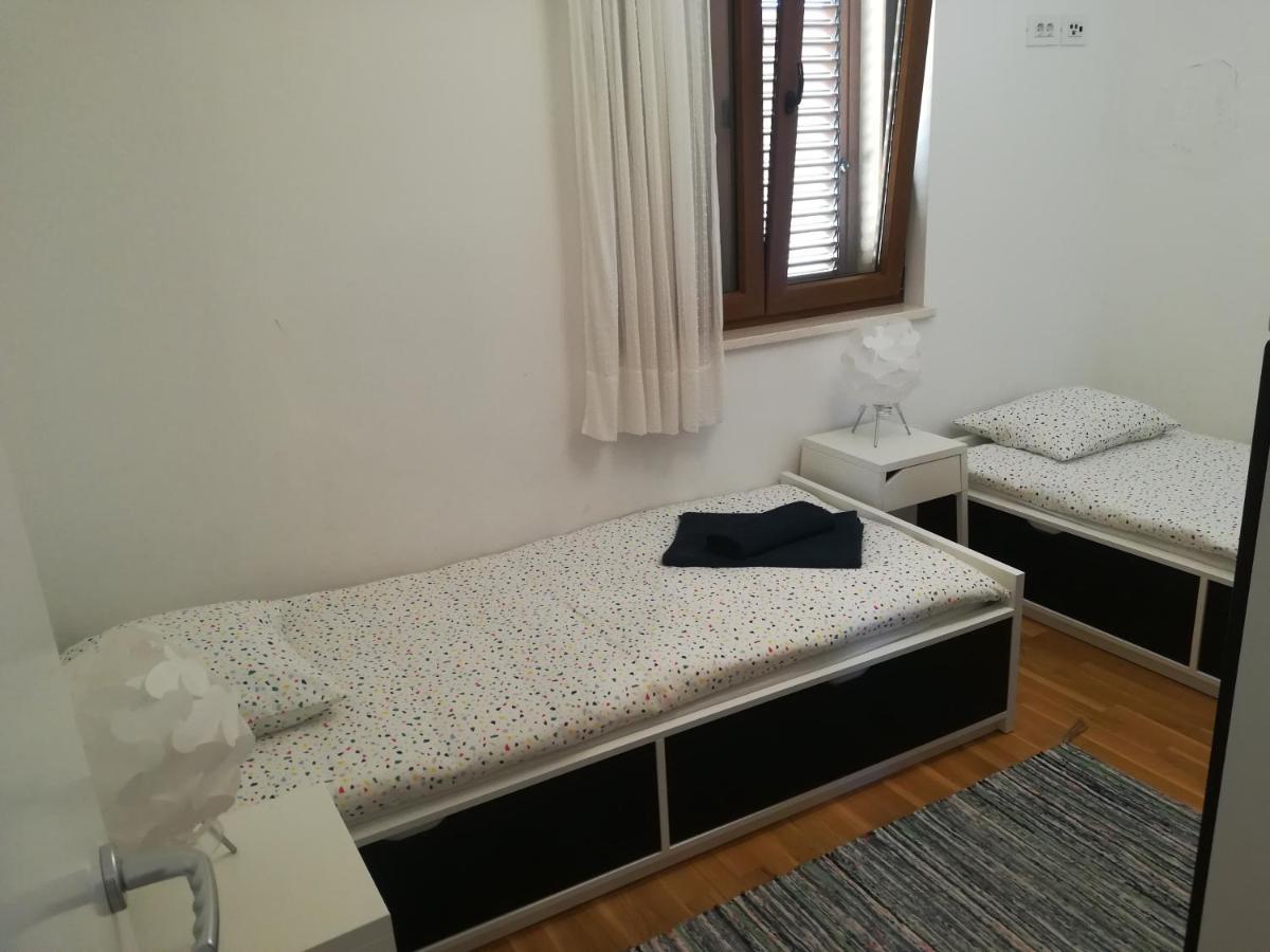 Apartment Rossella Нін Екстер'єр фото